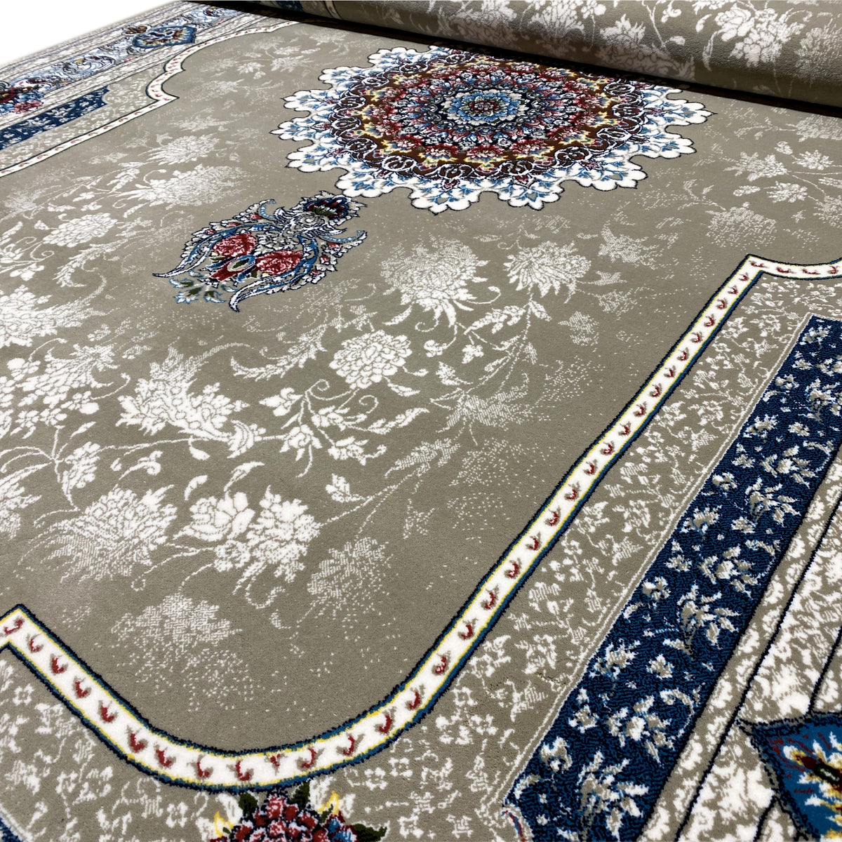 Rug 170x240 cm Detail: beige pattern, blue-edged sides with border