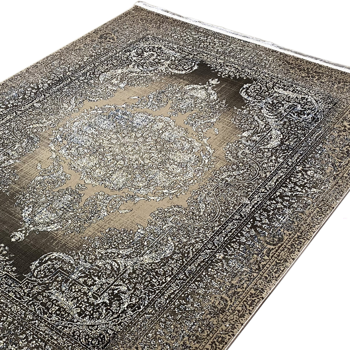 Carpet 170x240 cm close-up: silver medallion, dark ornamental border, fringe
