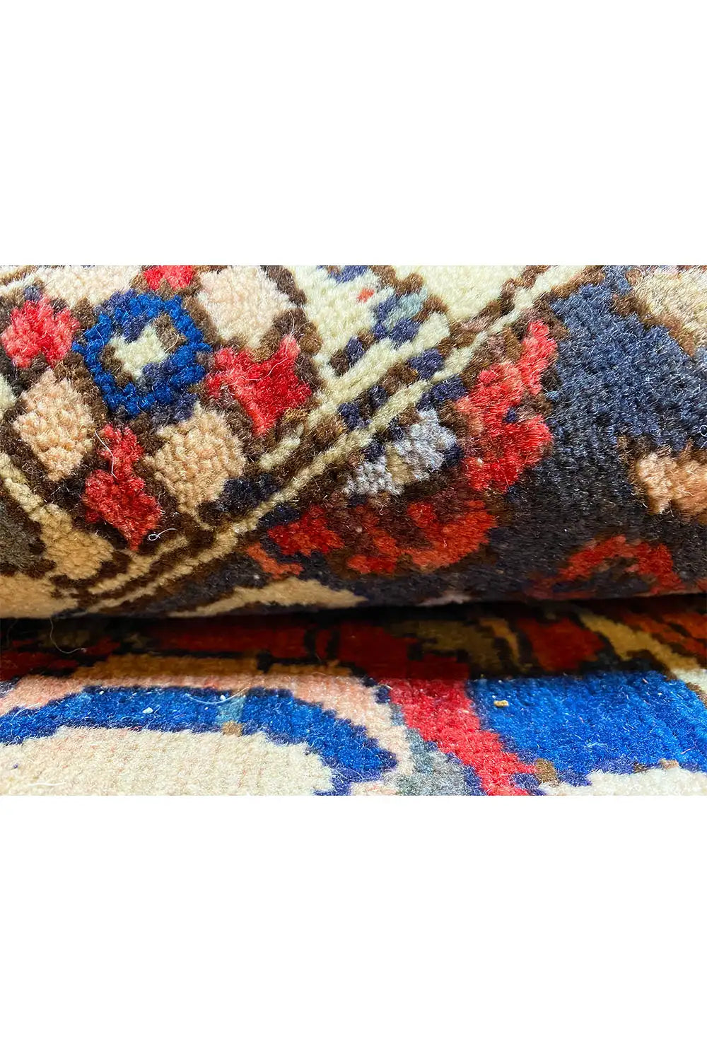 Bakhtiari - 366 (316x216 cm) - Premium Teppich from German Carpet Shop - Just €990! Shop now at German Carpet Shop