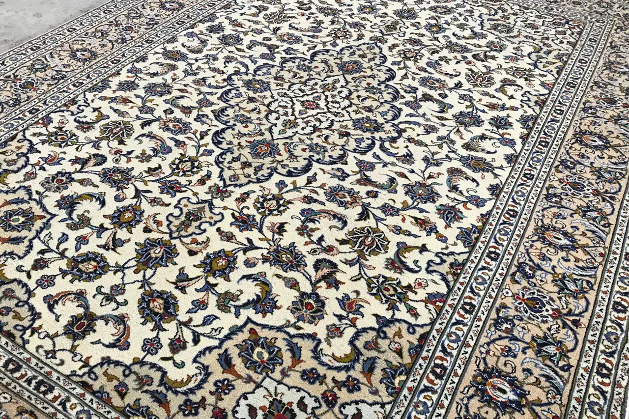 Keshan - Beige (364x258 cm) - German Carpet Shop