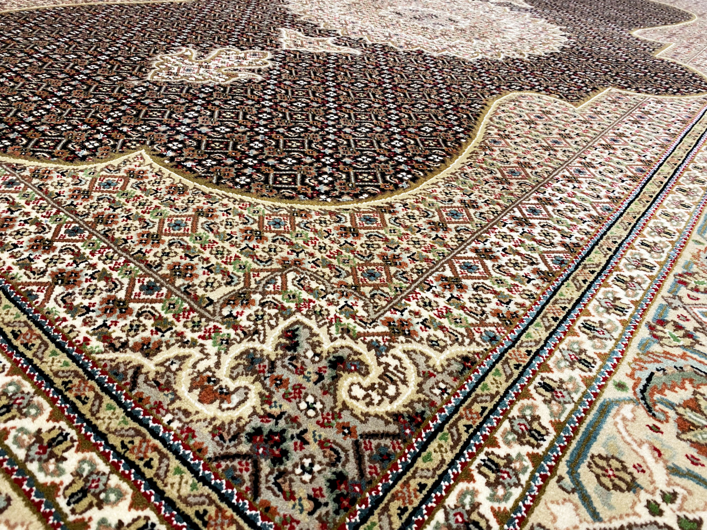 Indo Tabriz Rug - 297x201 cm