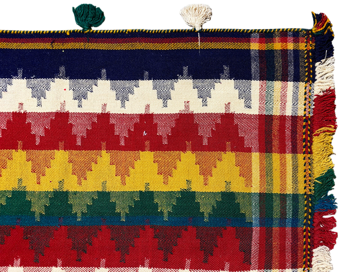 Salon dekorativer Jajim Teppich in intensiven Farben und Zickzackstruktur