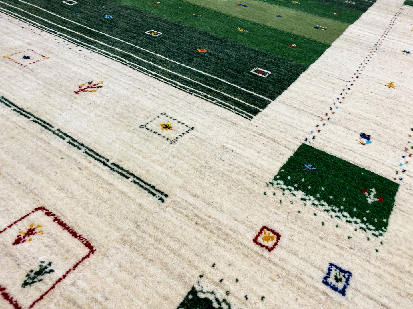 Loom Luri Rug - 175x241 cm