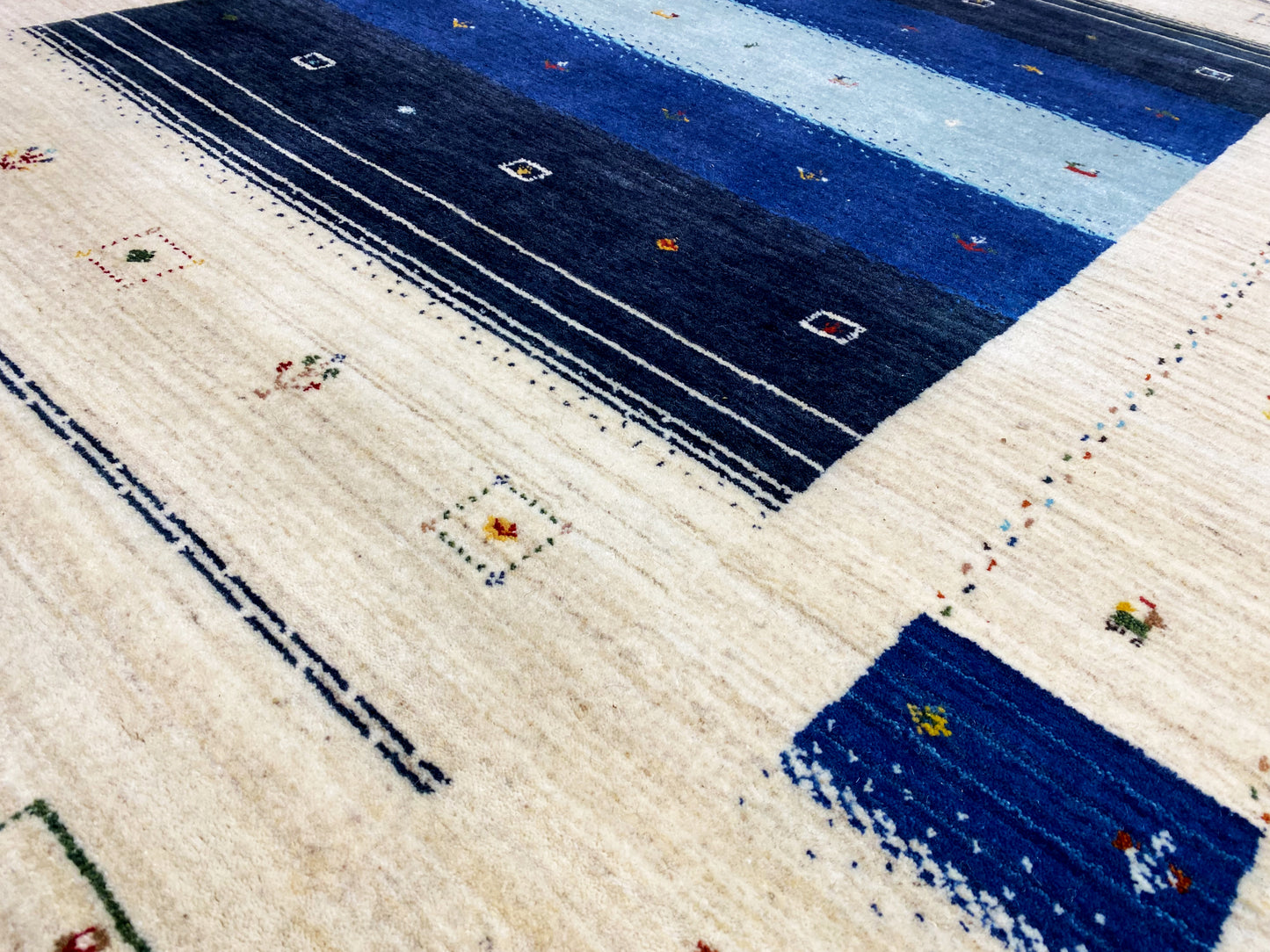 Loom Luri Rug - 241x173 cm