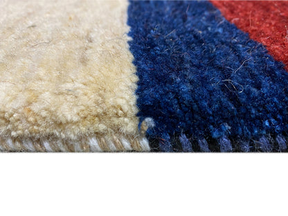 Gabbeh-Luri-Teppich Detail der Floroberfläche: helle und blaue Bereiche mit weicher Textur.