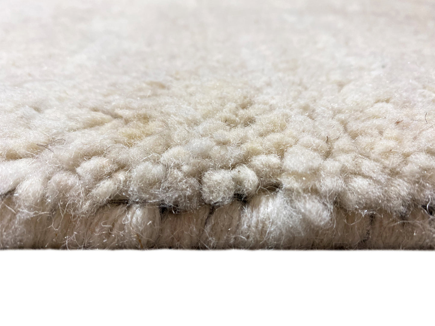 Skandinavischer Berberteppich in Elfenbein handgefertigt aus Wolle